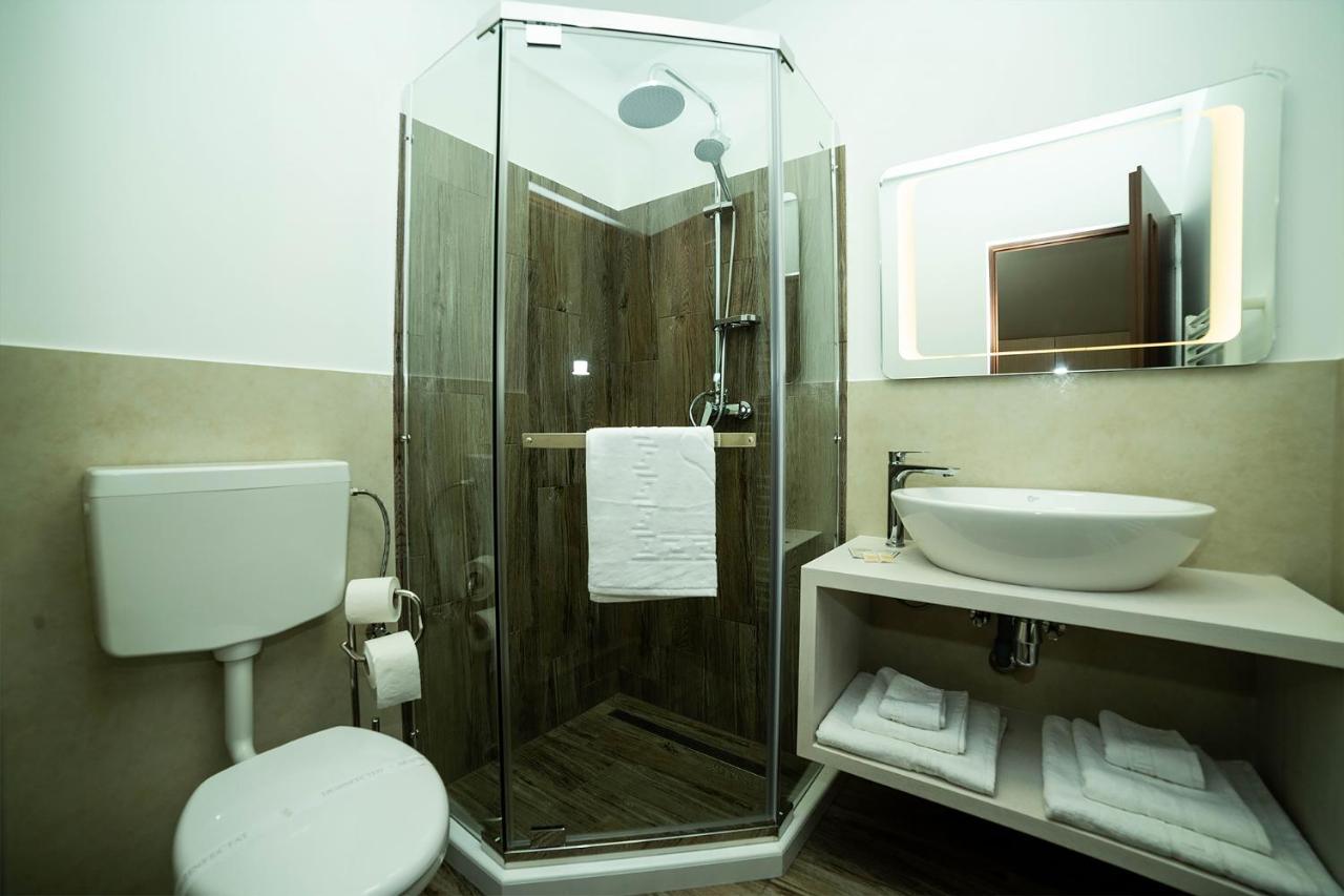 Pensiunea Casablanca Reghin Buitenkant foto
