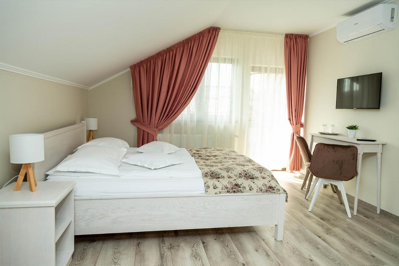 Pensiunea Casablanca Reghin Buitenkant foto