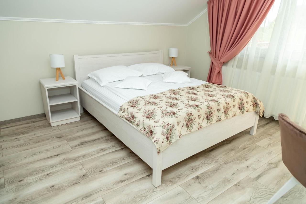 Pensiunea Casablanca Reghin Buitenkant foto